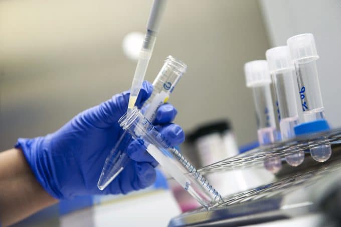 donacion-de-esperma-ingenes-tubos-de-ensayo-en-laboratorio