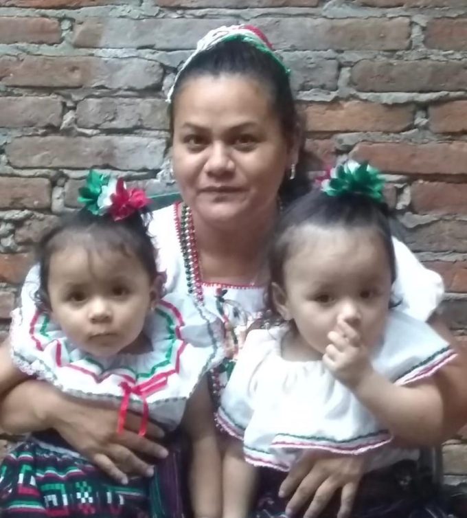 being-a-single-mother-engine-institute-baby-mother-with-her-two-born-ninas-via-fertilization-in-vitro-clothes-by-15-september