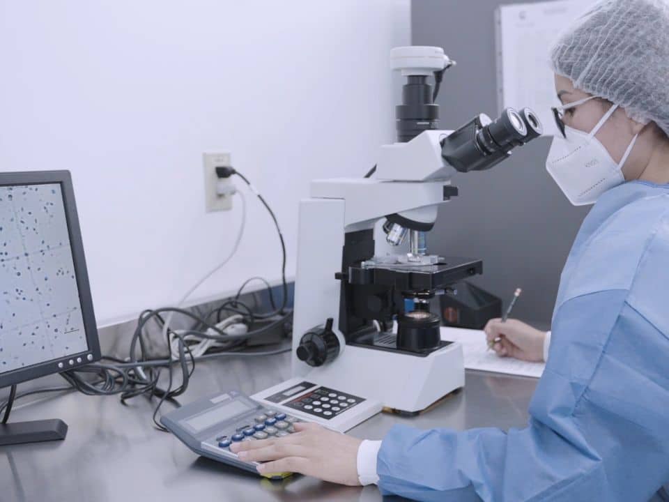 the-role-of-biologists-in-fertility-treatment-biologist-performing-in-vitro-fertilization-in-assisted-reproduction-laboratory