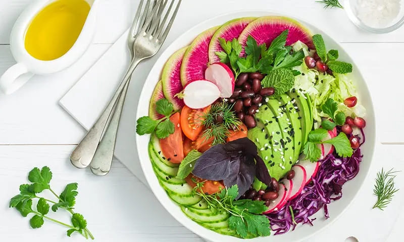 importancia-de-la-nutricion-en-tu-tratamiento-de-fertilidad-plato-equilibrado-en-nutrientes